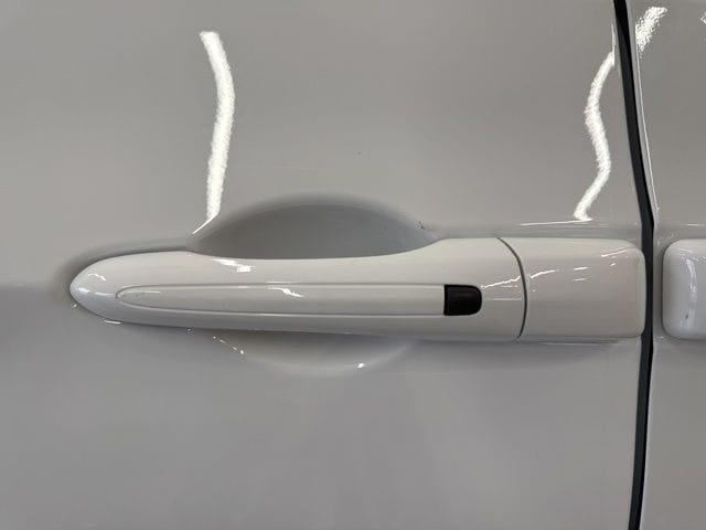 used 2024 Chrysler Pacifica Hybrid car, priced at $29,999