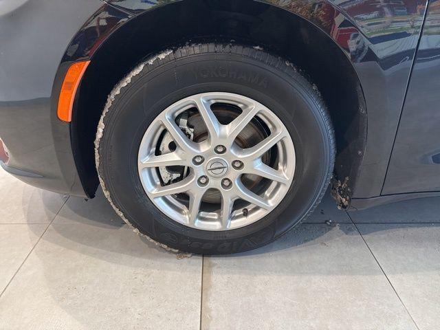 used 2024 Chrysler Pacifica car, priced at $24,399