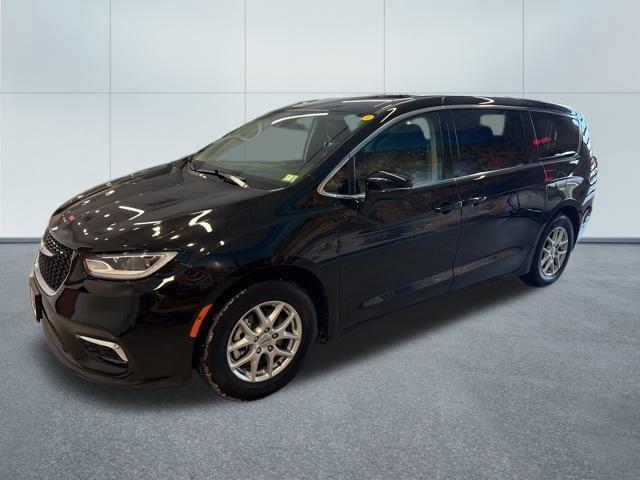 used 2024 Chrysler Pacifica car, priced at $24,399
