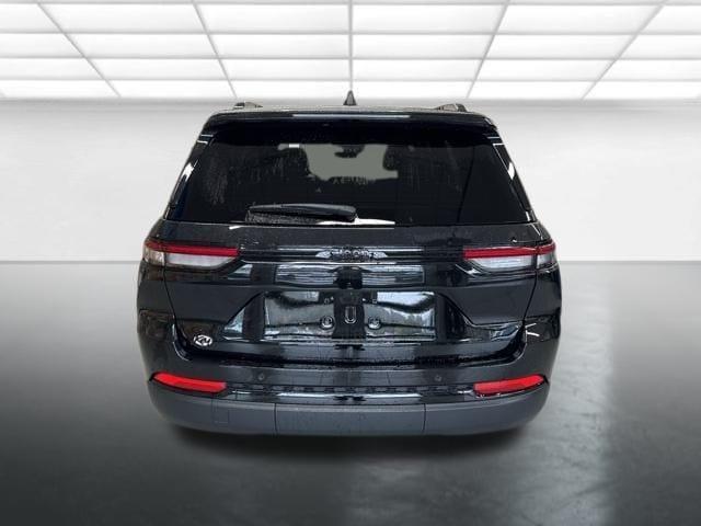 new 2025 Jeep Grand Cherokee car, priced at $43,620