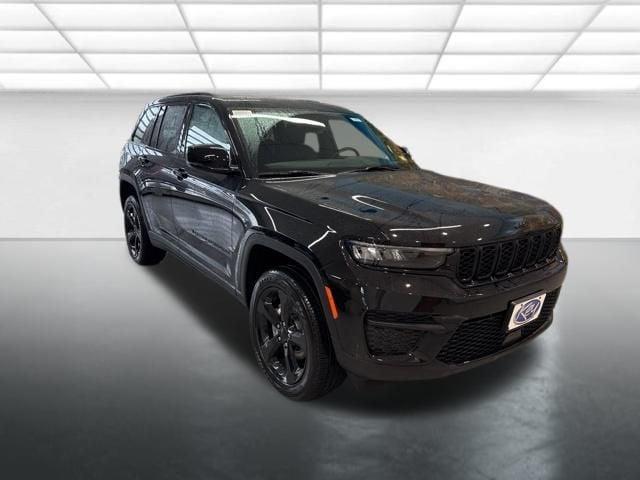 new 2025 Jeep Grand Cherokee car, priced at $43,620