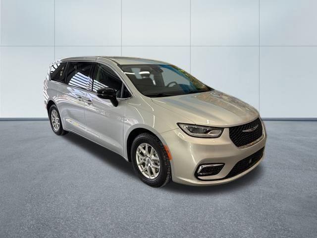 used 2024 Chrysler Pacifica car, priced at $24,639