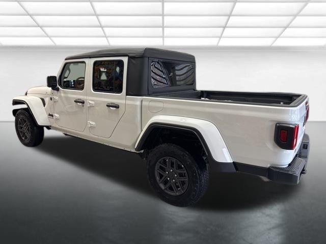 new 2026 Jeep Gladiator car, priced at $46,035