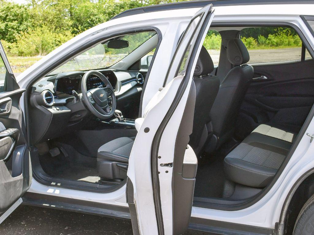 used 2025 Chevrolet Trax car, priced at $22,152