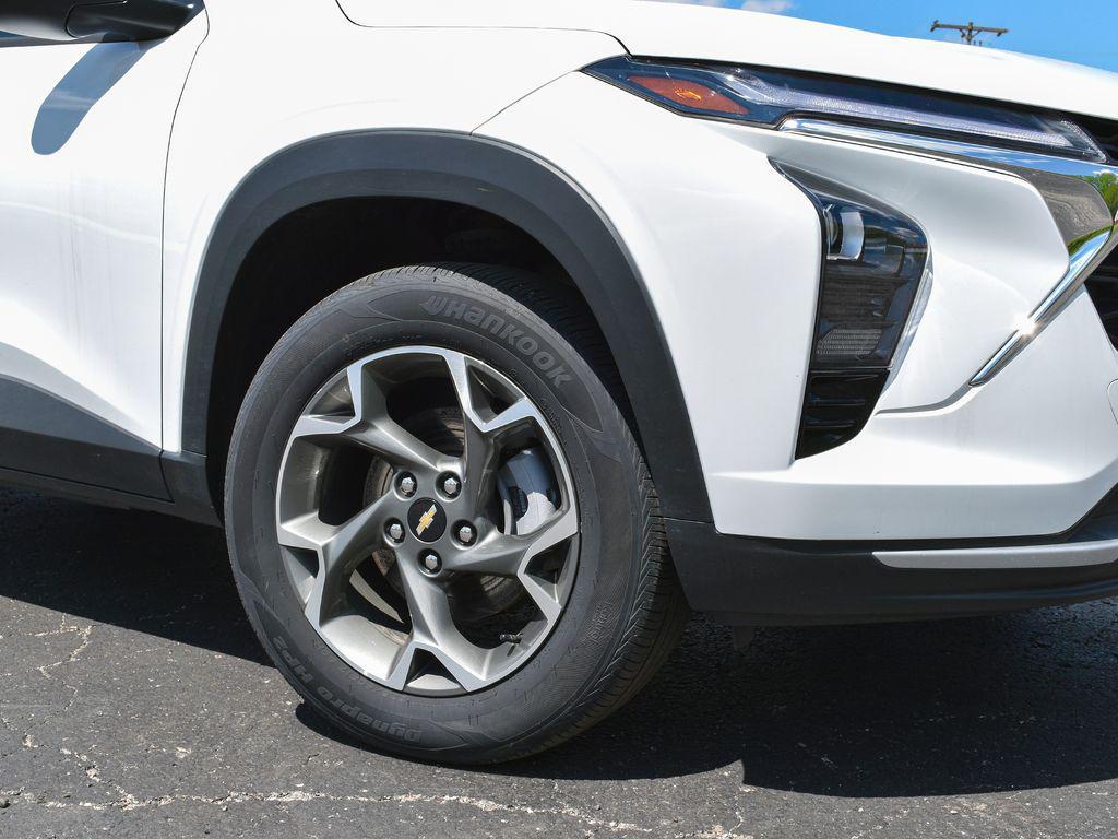 used 2025 Chevrolet Trax car, priced at $22,152
