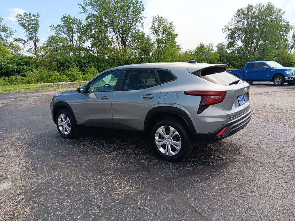 used 2024 Chevrolet Trax car, priced at $21,238