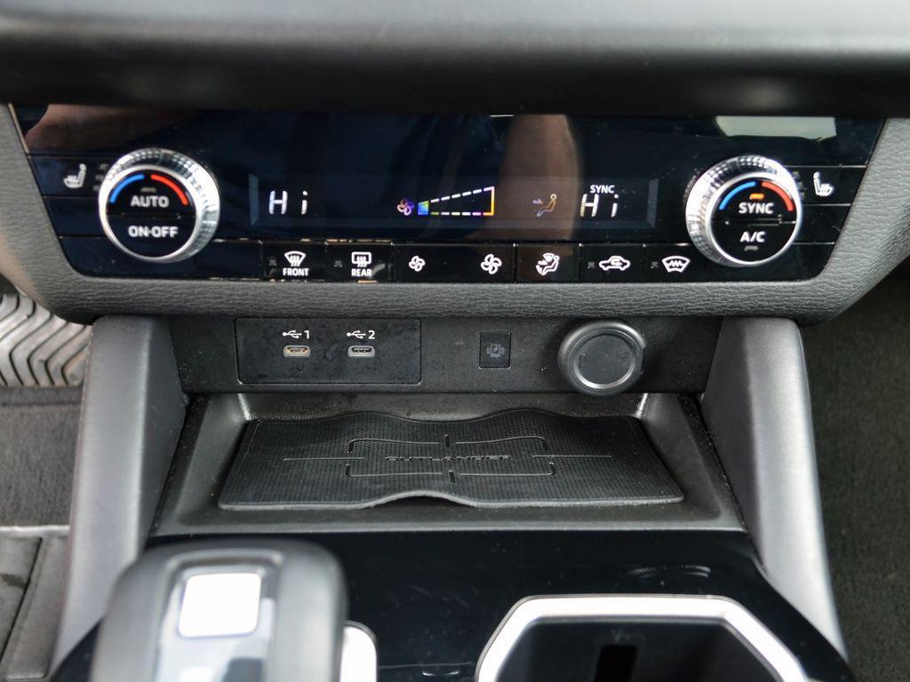 used 2025 Mitsubishi Outlander car, priced at $27,521