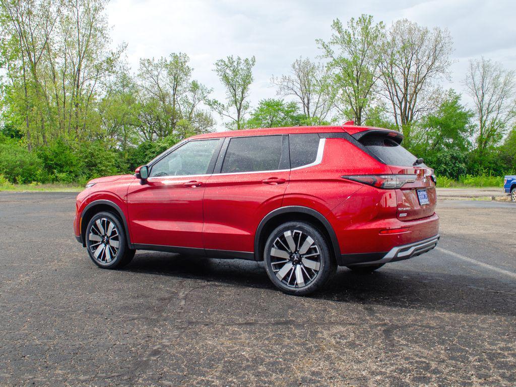 used 2025 Mitsubishi Outlander car, priced at $27,521