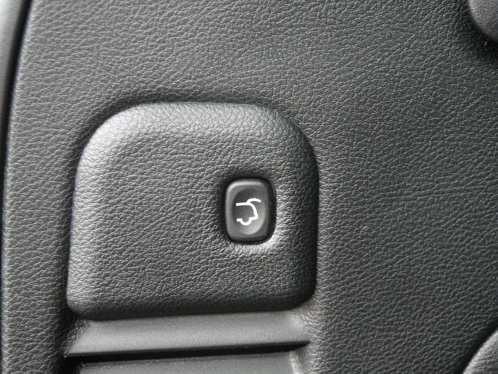 used 2021 Jeep Grand Cherokee car, priced at $23,297