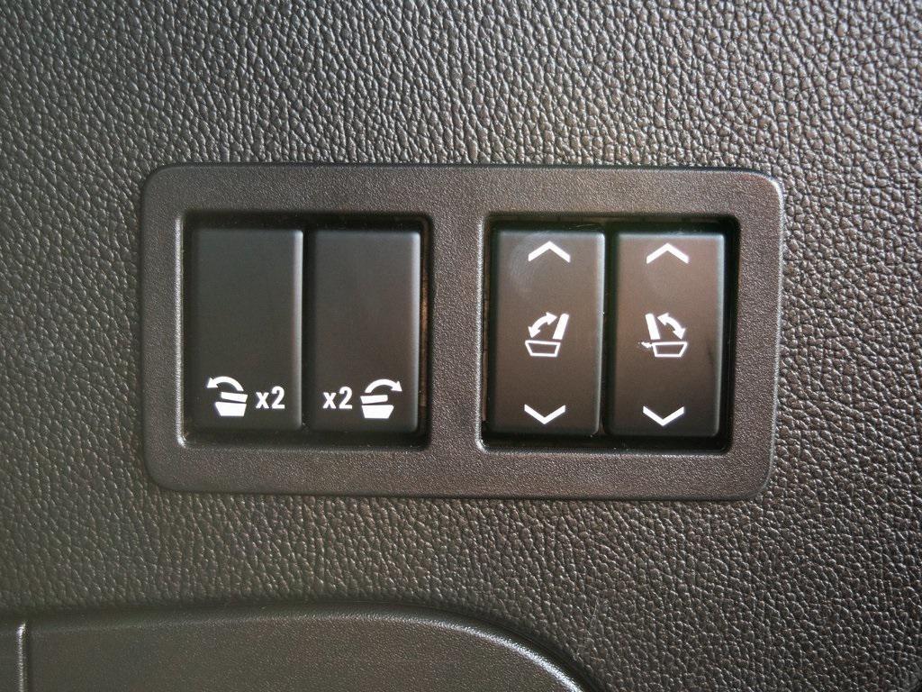 used 2018 GMC Yukon car, priced at $28,355