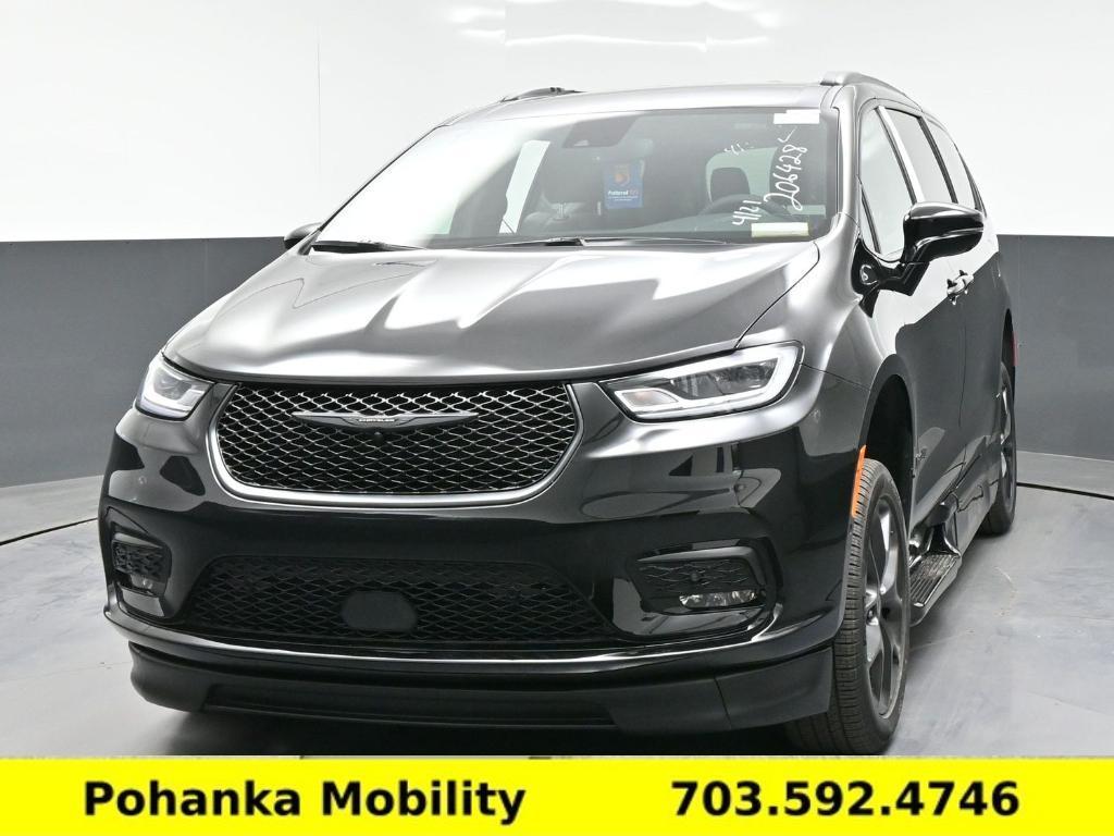 used 2026 Chrysler Pacifica car