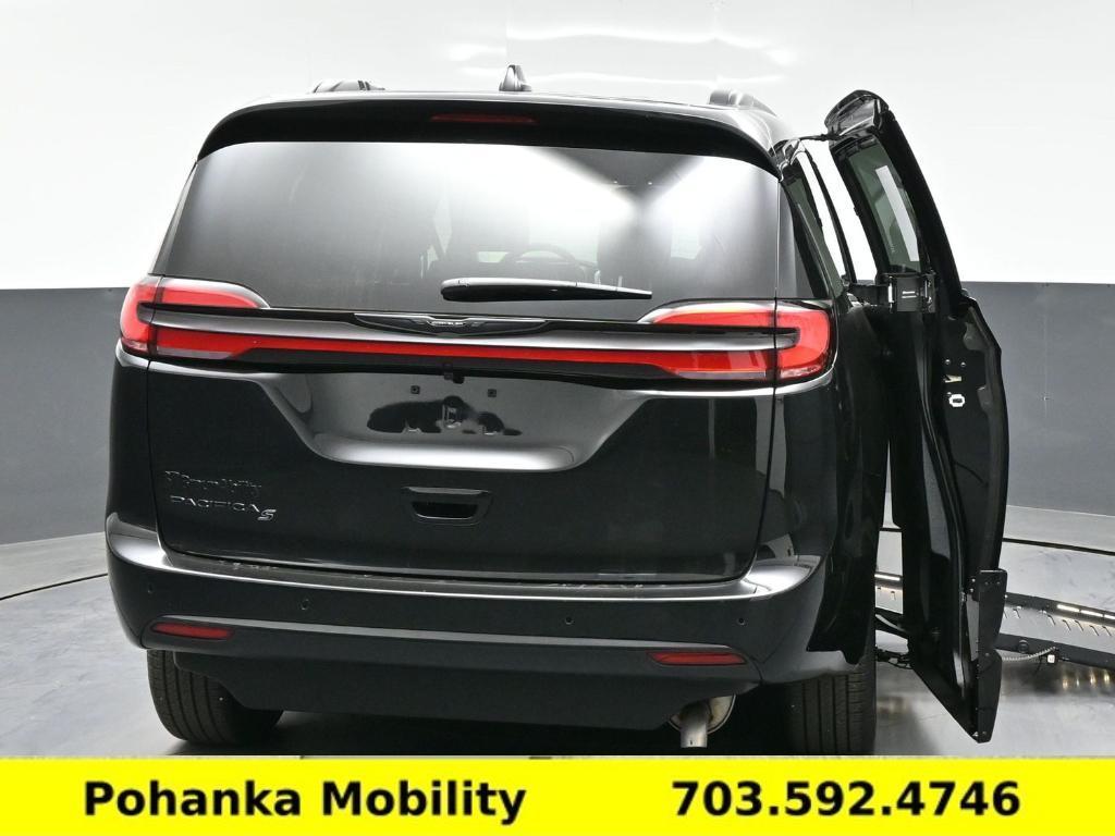 used 2026 Chrysler Pacifica car