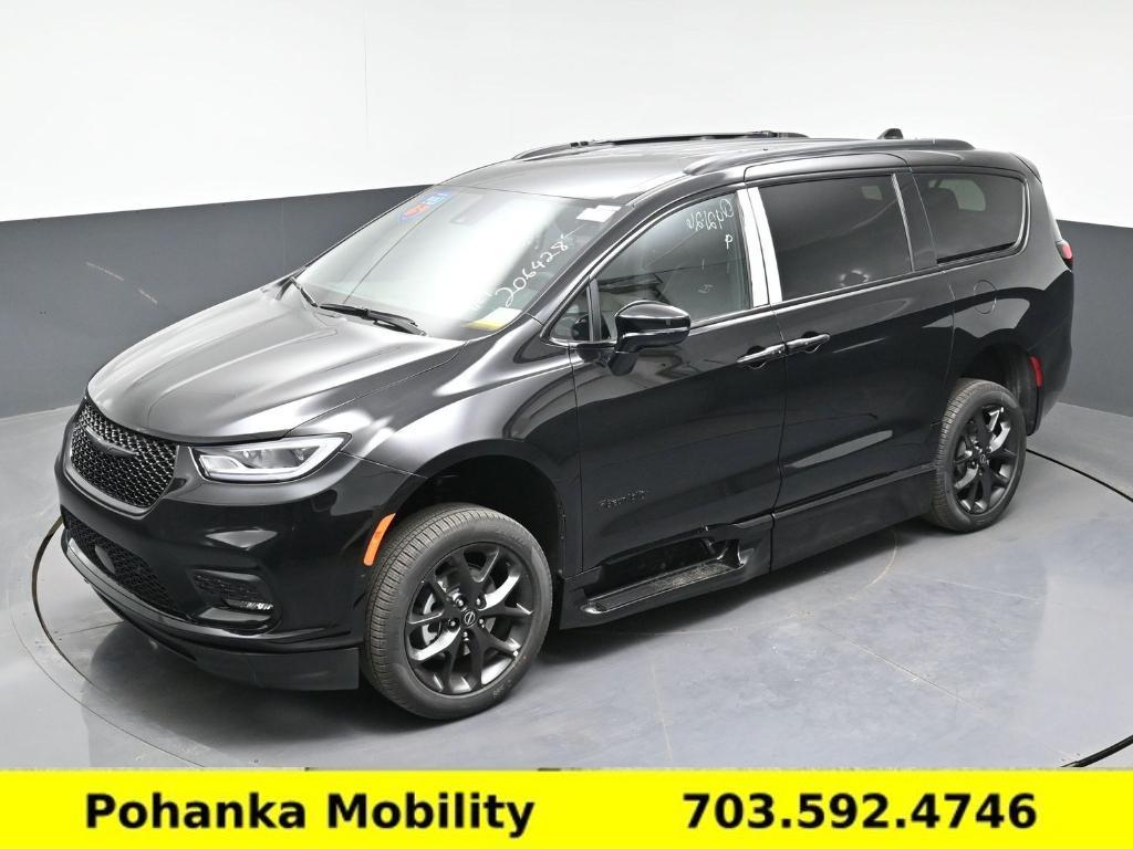used 2026 Chrysler Pacifica car