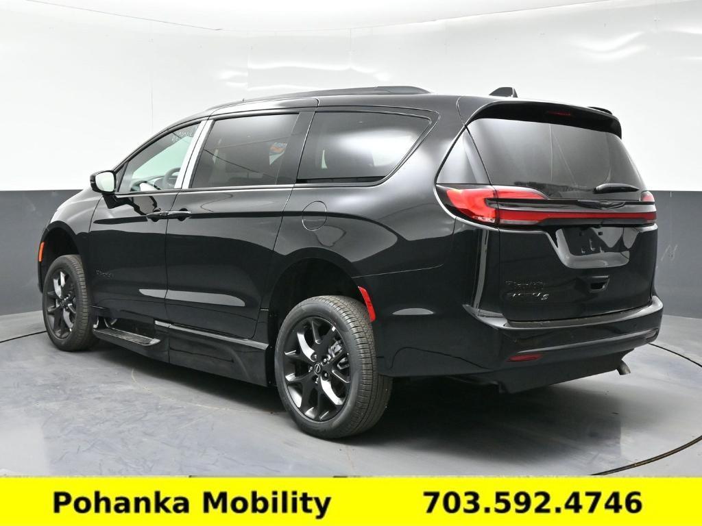 used 2026 Chrysler Pacifica car