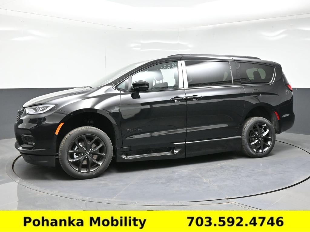 used 2026 Chrysler Pacifica car