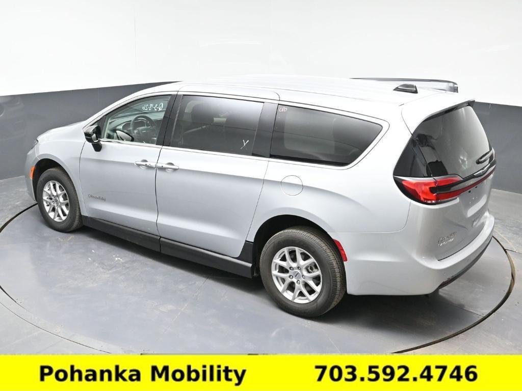 used 2024 Chrysler Pacifica car