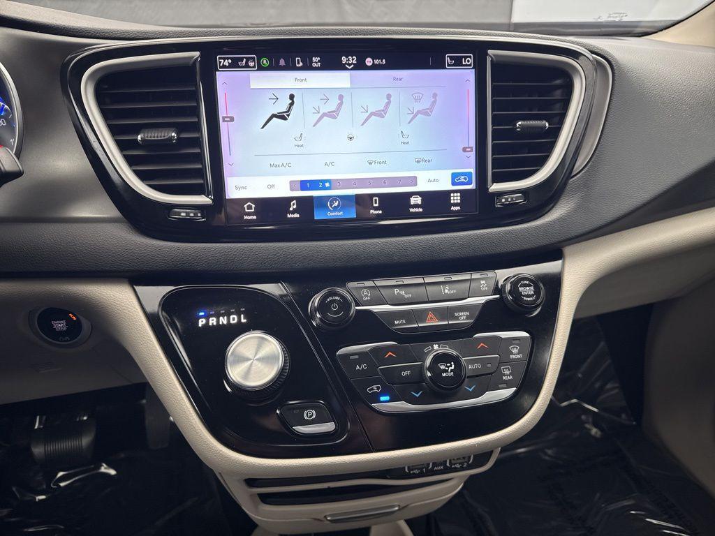 used 2023 Chrysler Pacifica car, priced at $23,397