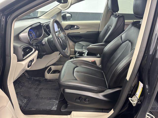used 2024 Chrysler Pacifica car, priced at $29,250