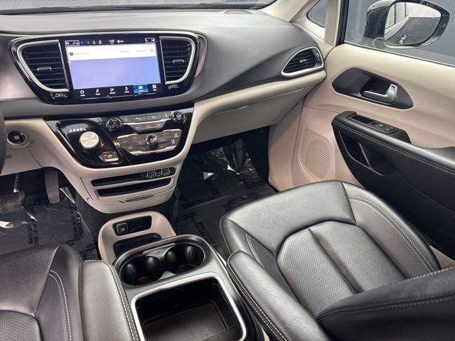 used 2024 Chrysler Pacifica car, priced at $29,250