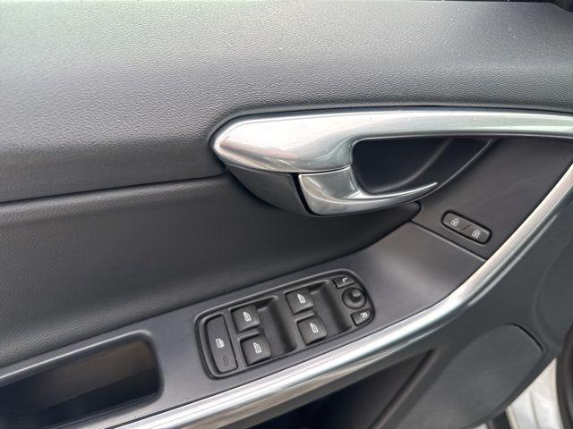 used 2015 Volvo XC60 car, priced at $9,899