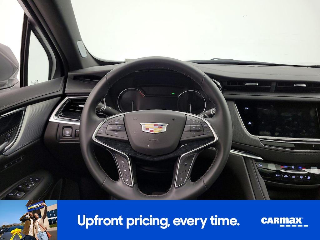 used 2025 Cadillac XT5 car, priced at $36,998