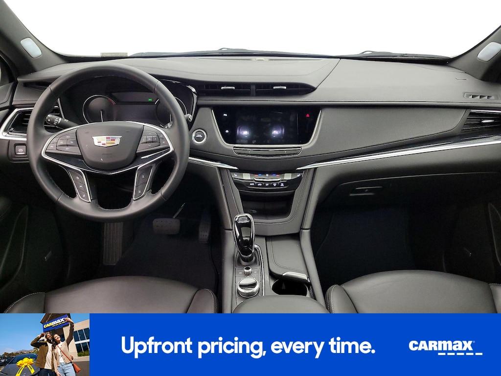 used 2025 Cadillac XT5 car, priced at $36,998