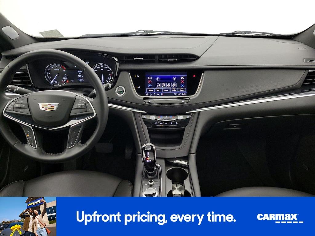 used 2025 Cadillac XT5 car, priced at $33,998