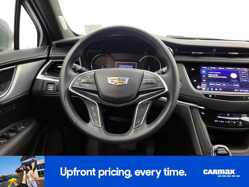 used 2025 Cadillac XT5 car, priced at $35,998
