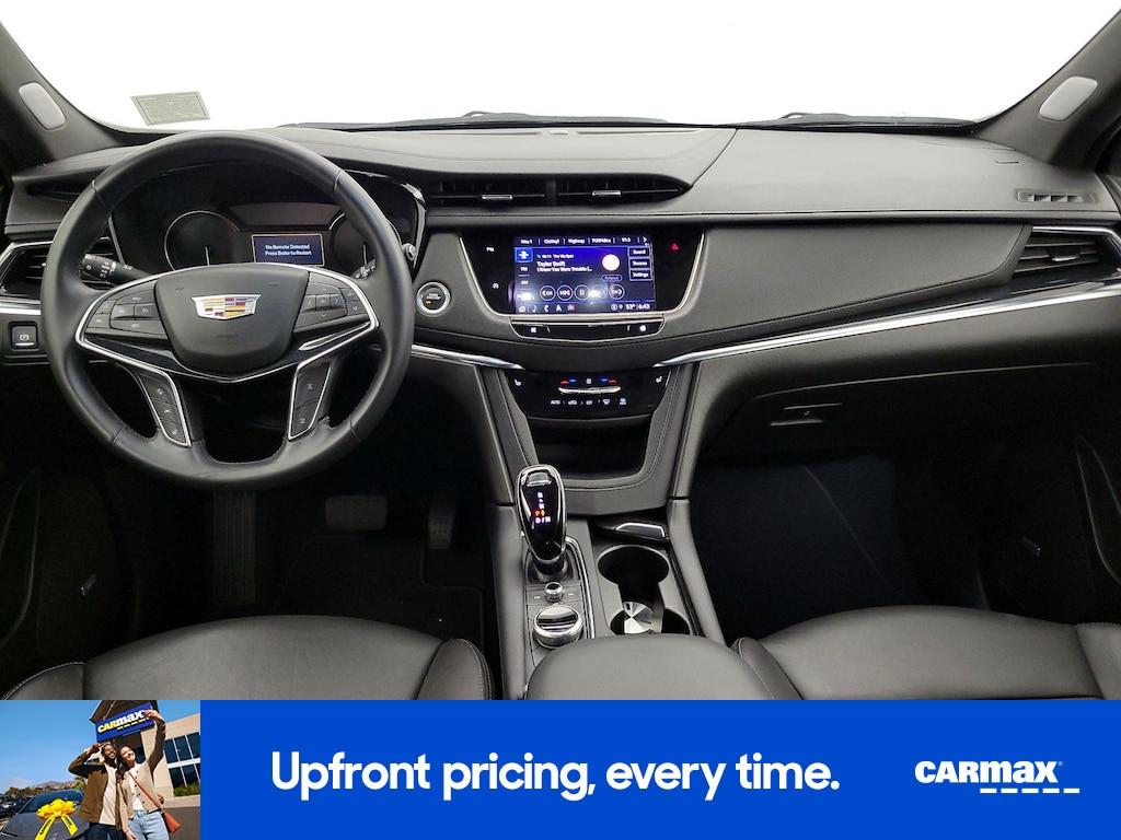 used 2025 Cadillac XT5 car, priced at $35,998
