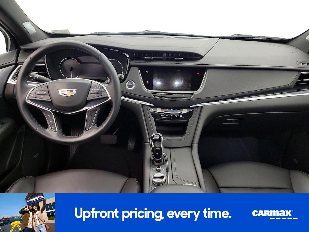 used 2025 Cadillac XT5 car, priced at $36,998