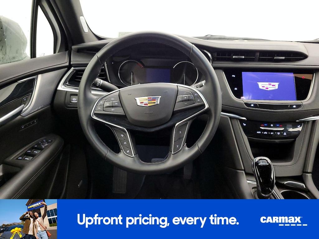 used 2025 Cadillac XT5 car, priced at $33,998