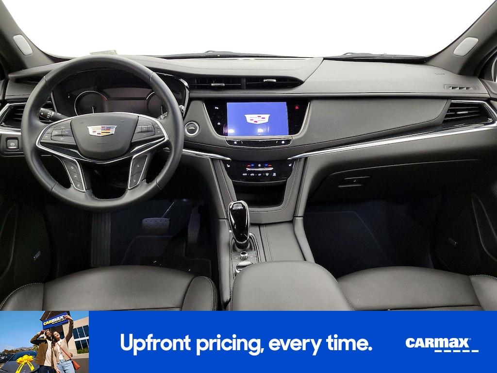 used 2025 Cadillac XT5 car, priced at $35,998