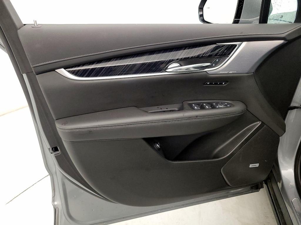 used 2025 Cadillac XT6 car, priced at $36,998