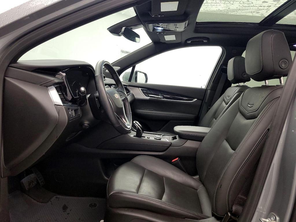 used 2025 Cadillac XT6 car, priced at $36,998