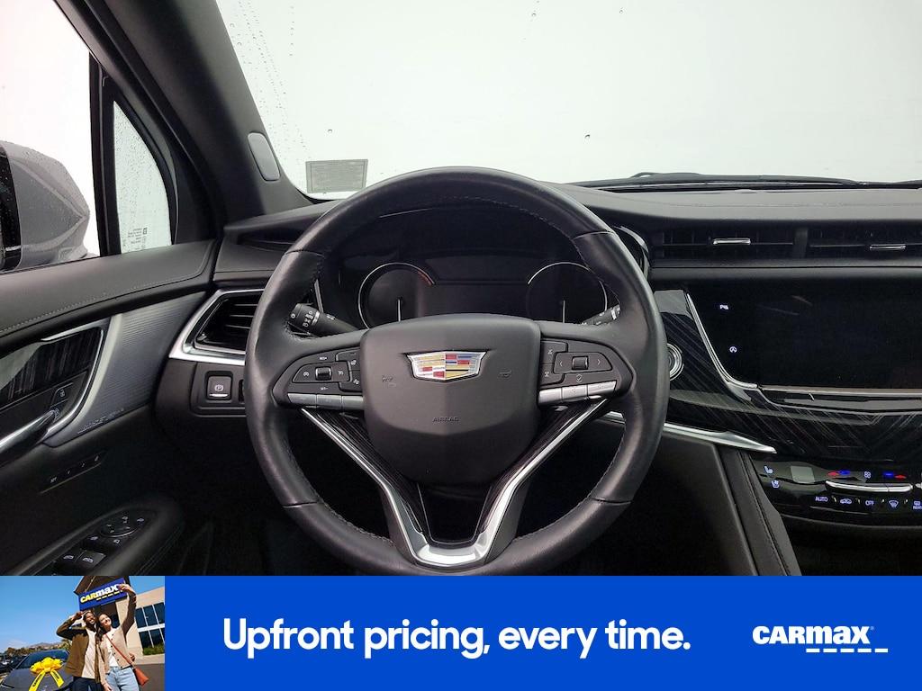 used 2025 Cadillac XT6 car, priced at $36,998