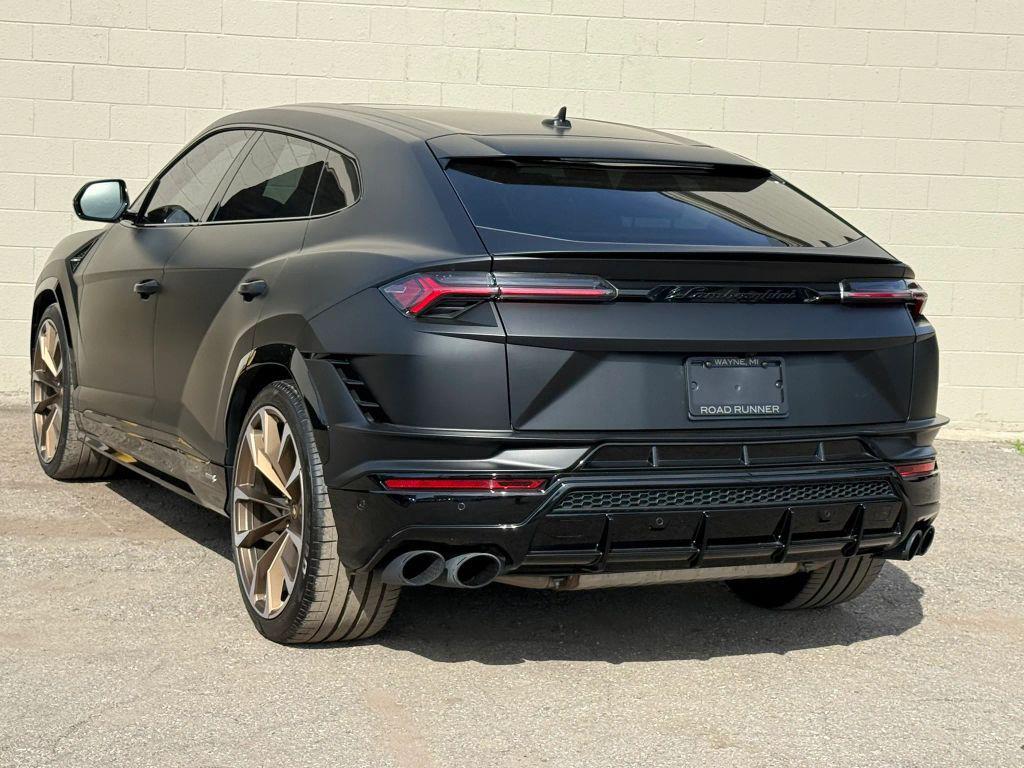 used 2023 Lamborghini Urus car, priced at $259,500