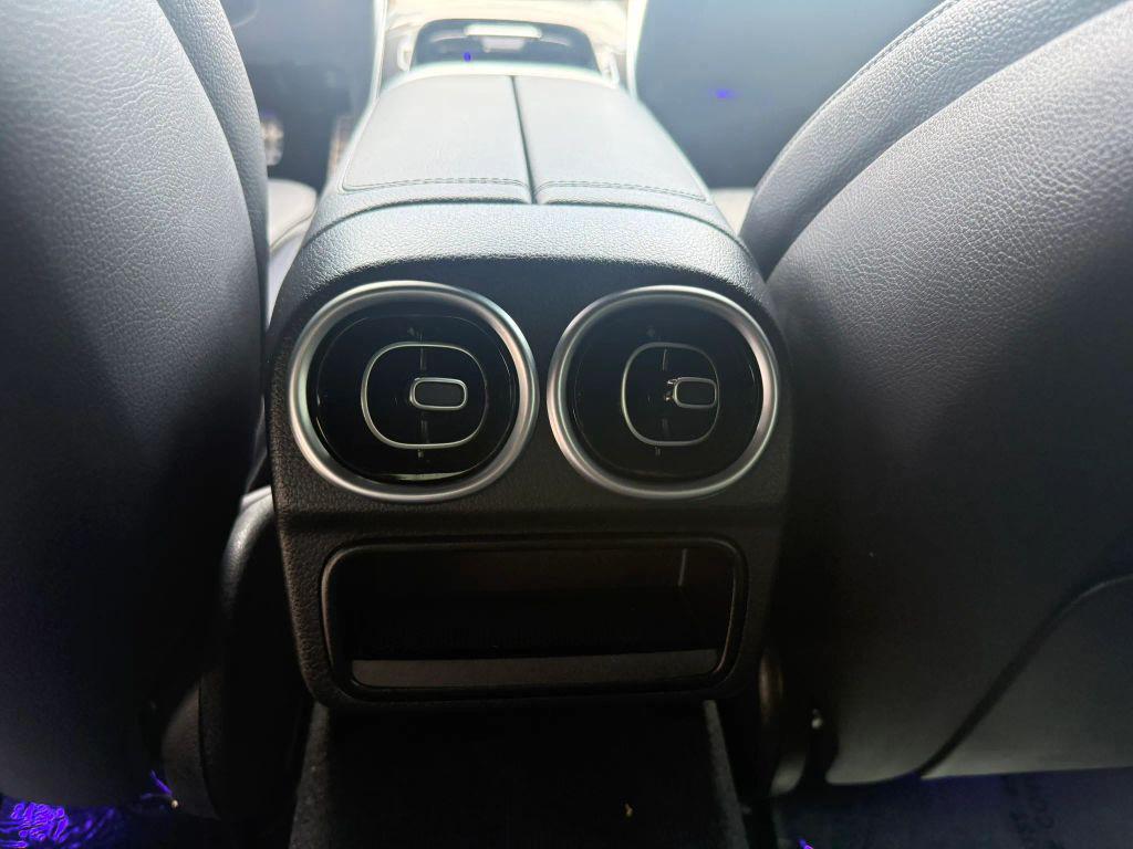 Mercedes-Benz C-Class view 38