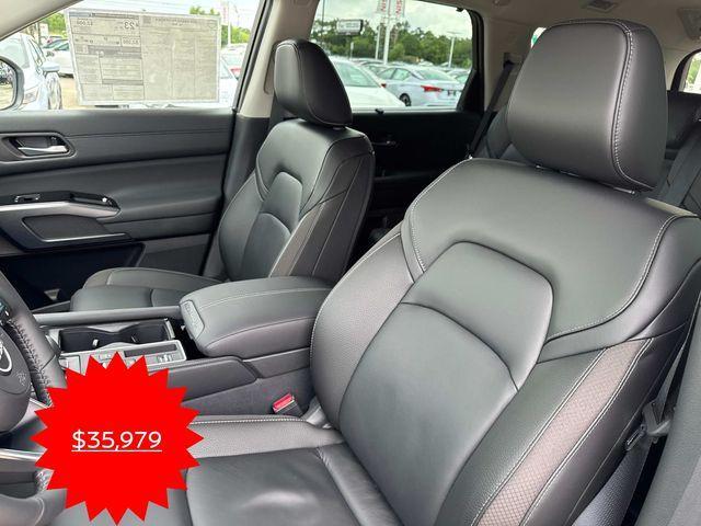 new 2025 Nissan Pathfinder car, priced at $35,979
