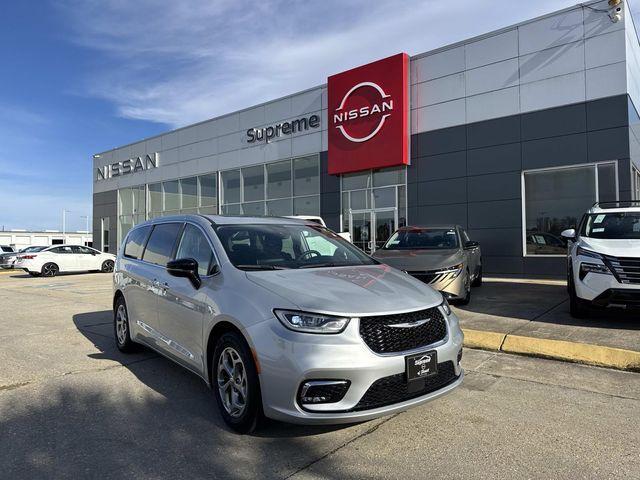 used 2024 Chrysler Pacifica car, priced at $34,900