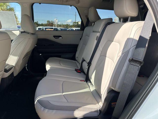 new 2025 Nissan Pathfinder car, priced at $41,400