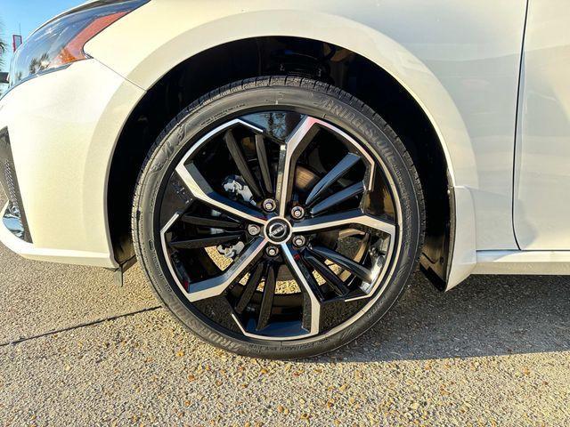 new 2025 Nissan Altima car, priced at $28,900