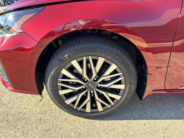 new 2025 Nissan Altima car, priced at $29,900