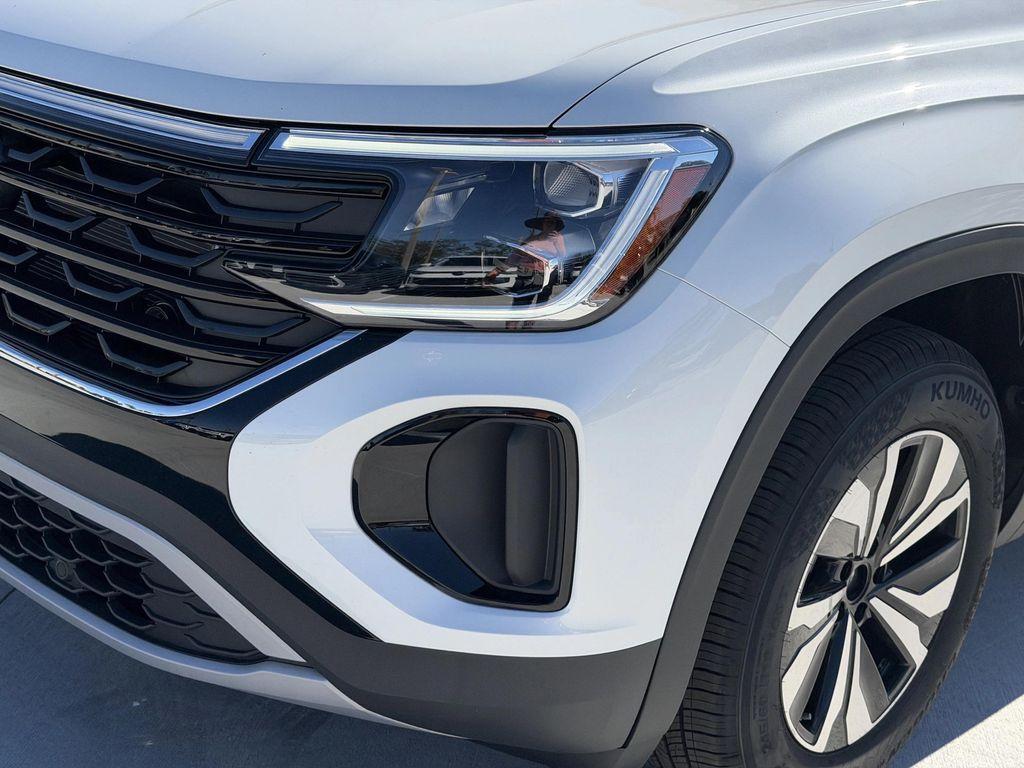 new 2026 Volkswagen Atlas Cross Sport car, priced at $37,017