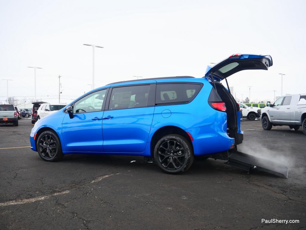 new 2026 Chrysler Pacifica car, priced at $63,995