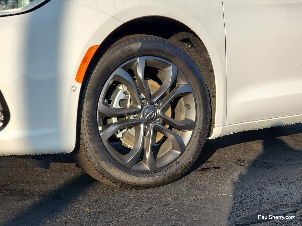 new 2026 Chrysler Pacifica car, priced at $40,687