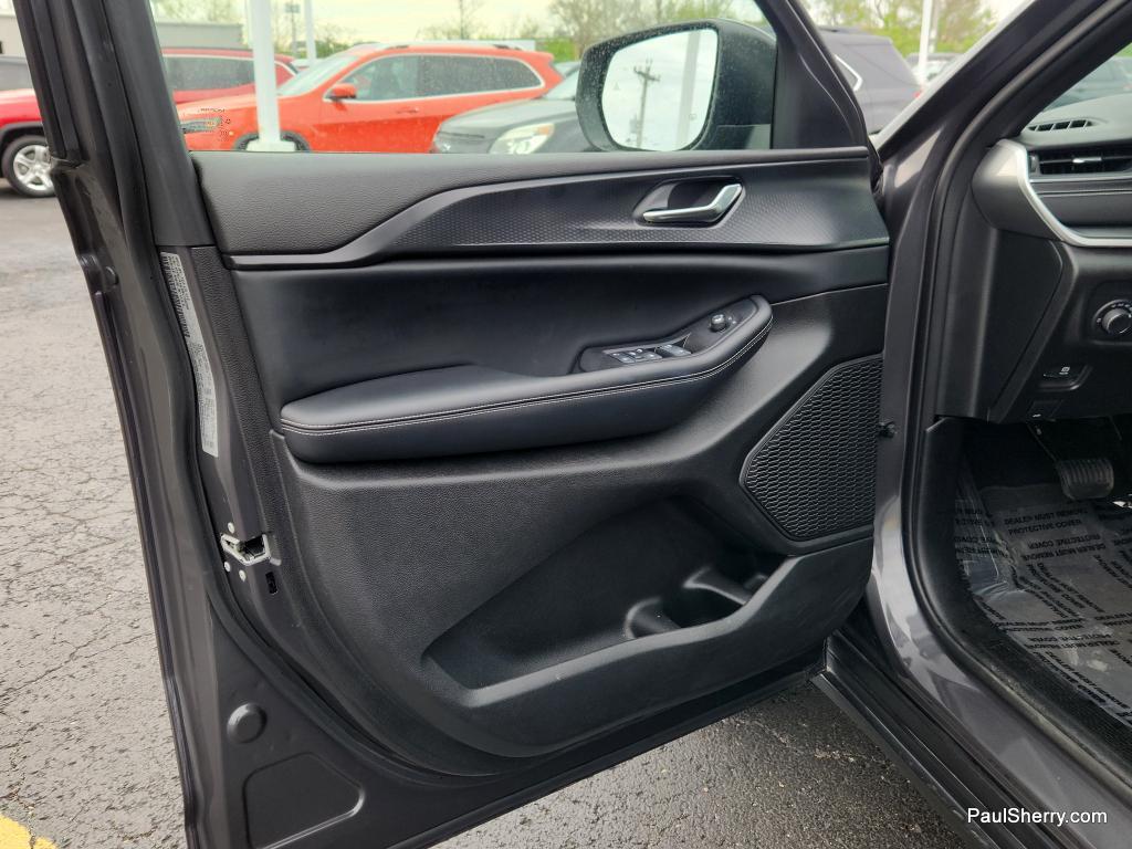 used 2024 Jeep Grand Cherokee car, priced at $30,050
