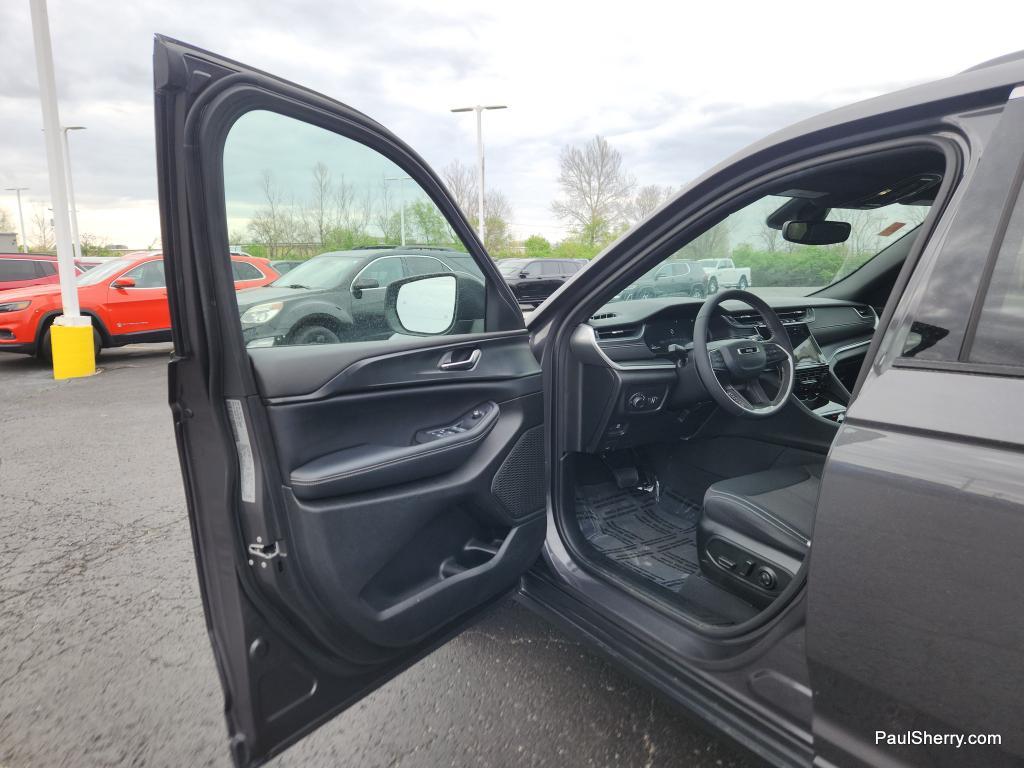 used 2024 Jeep Grand Cherokee car, priced at $30,050