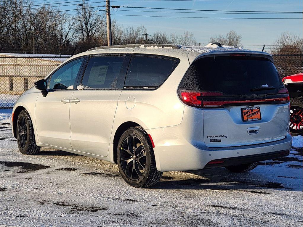 new 2026 Chrysler Pacifica car, priced at $42,200