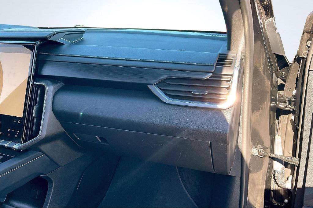 used 2024 GMC Acadia car, priced at $35,897