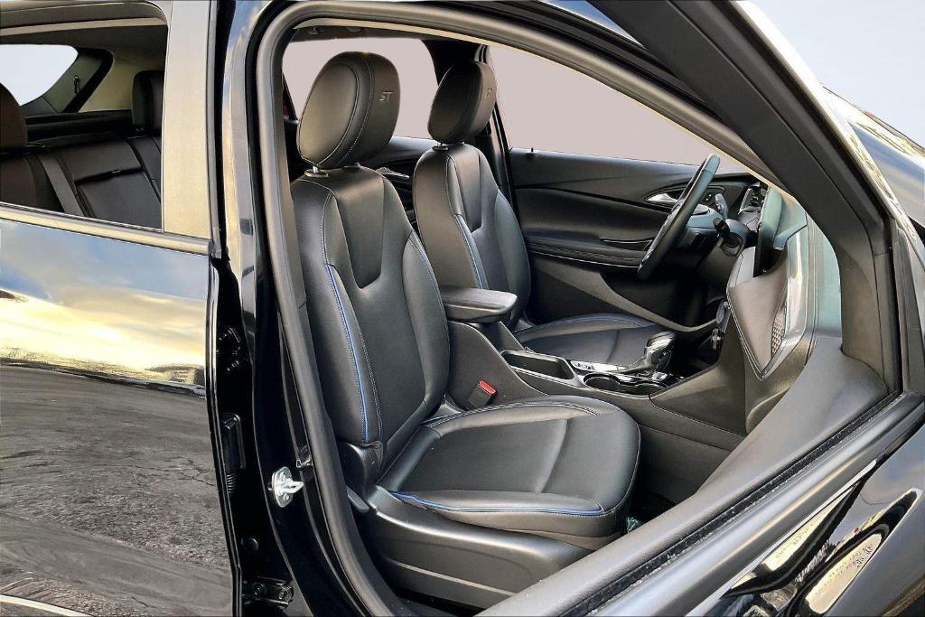 used 2025 Buick Encore GX car, priced at $22,499